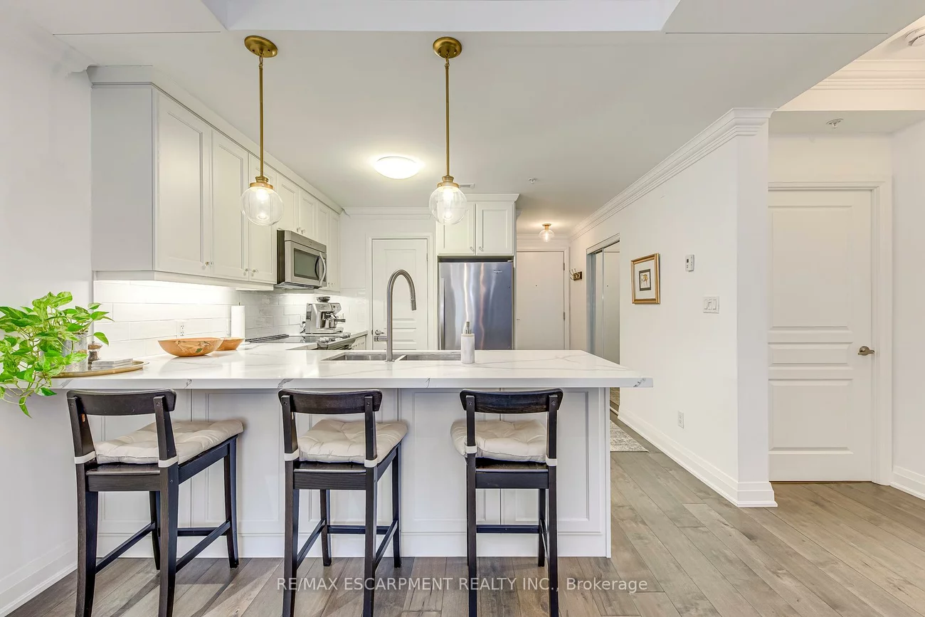 70, Stewart, 1002 - CO Central, Oakville