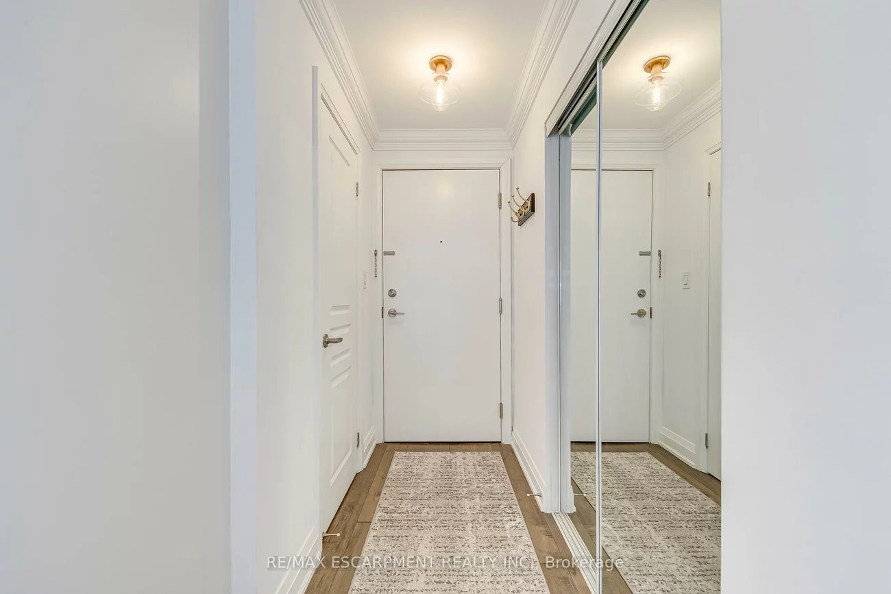70, Stewart, 1002 - CO Central, Oakville