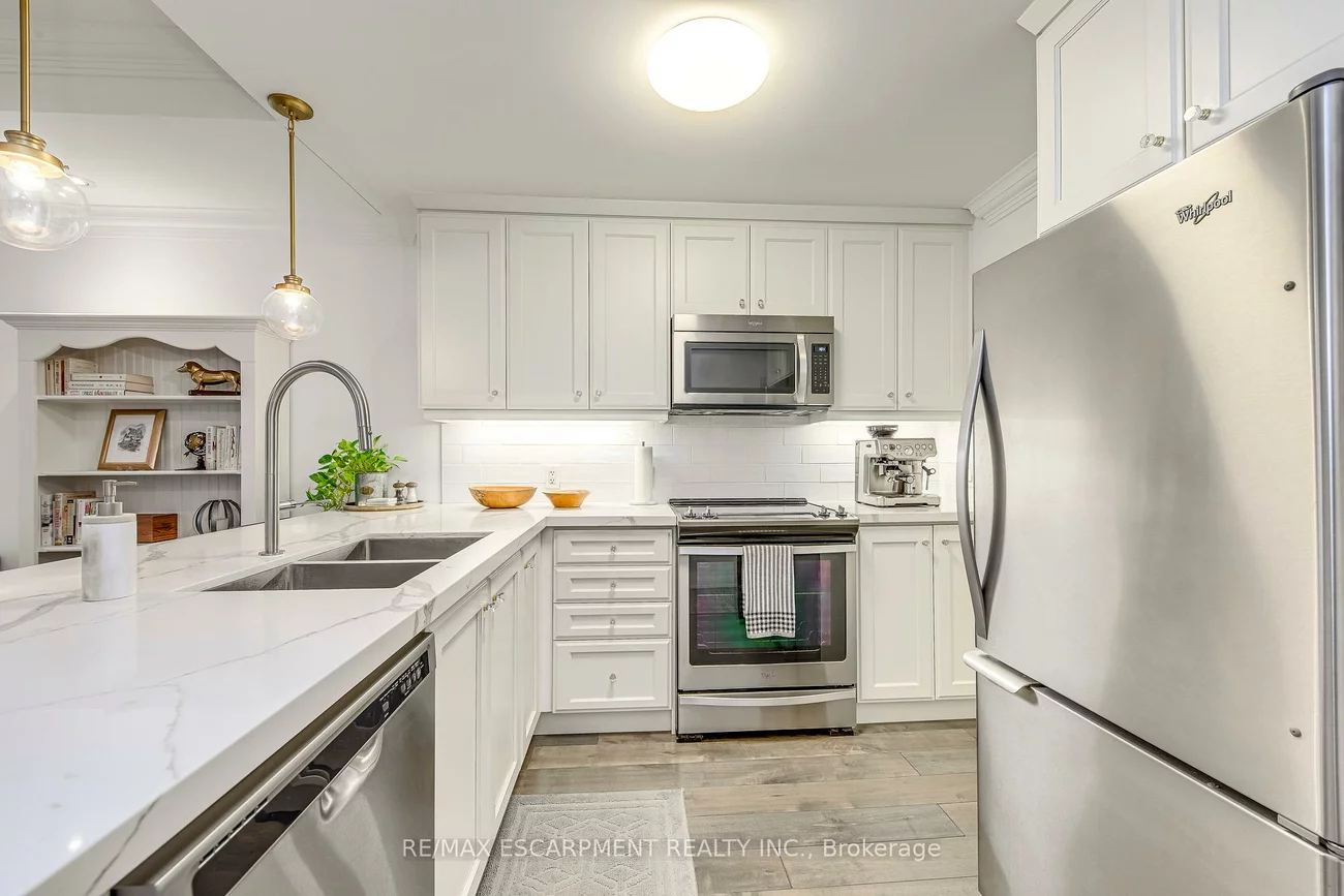 70, Stewart, 1002 - CO Central, Oakville
