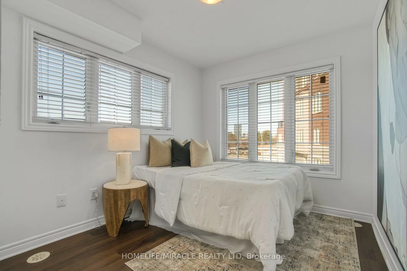 2199, Lillykin, 1015 - RO River Oaks, Oakville