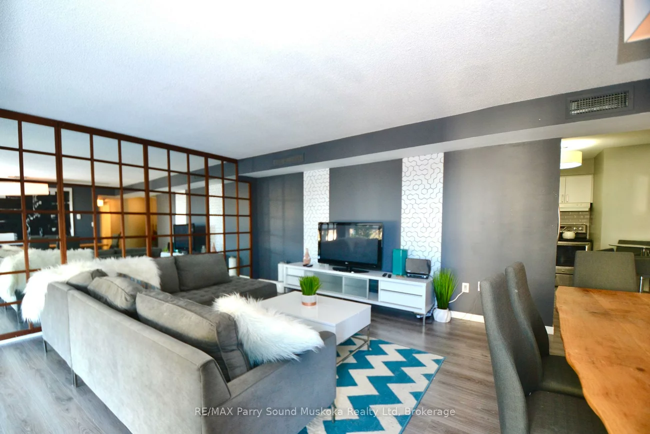 1071, Queens, 1003 - CP College Park, Oakville