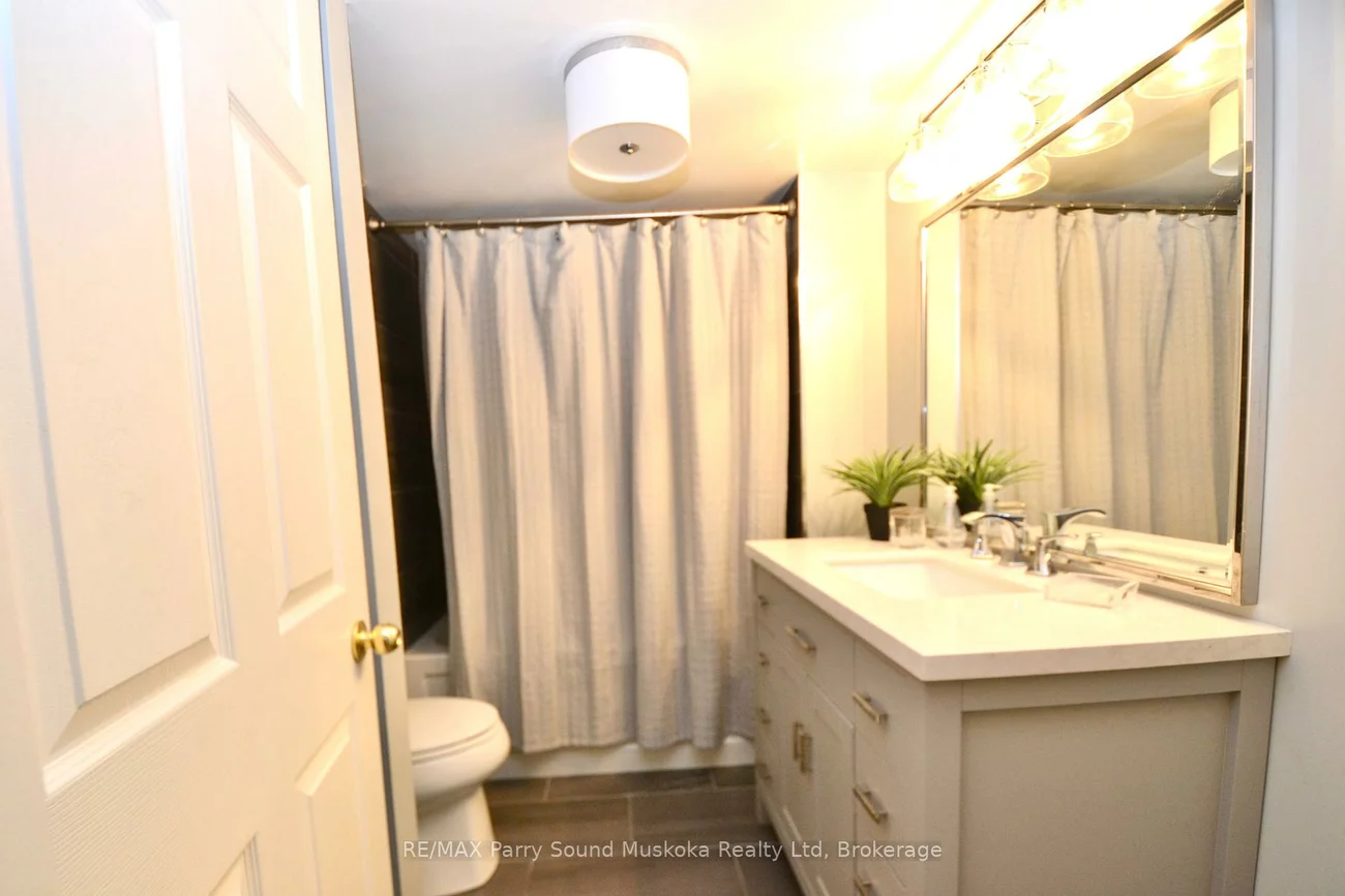 1071, Queens, 1003 - CP College Park, Oakville