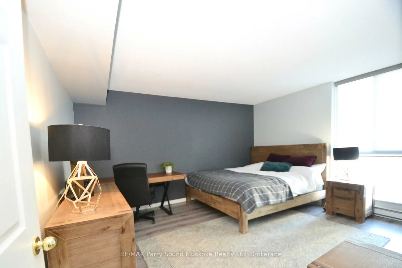 1071, Queens, 1003 - CP College Park, Oakville
