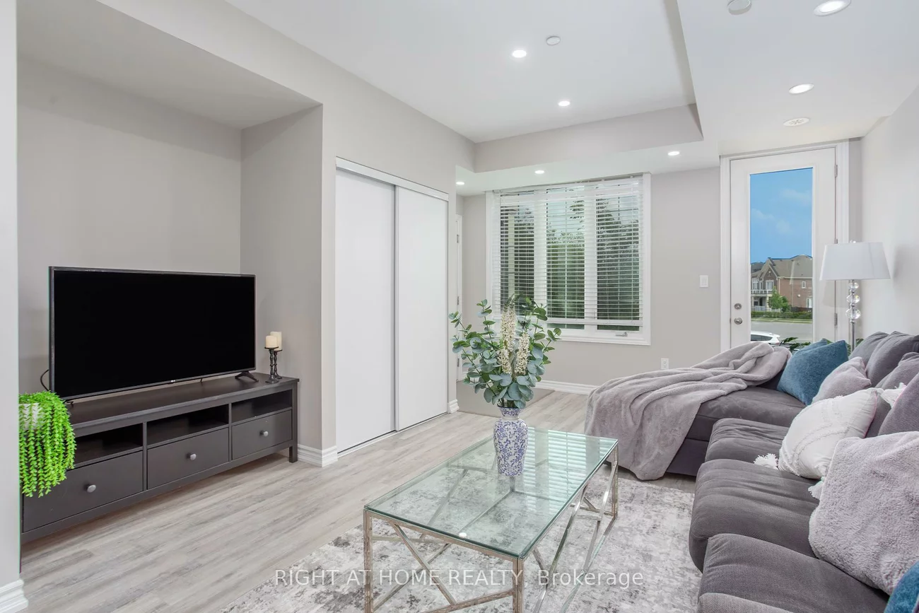 2199, Lillykin, 1015 - RO River Oaks, Oakville