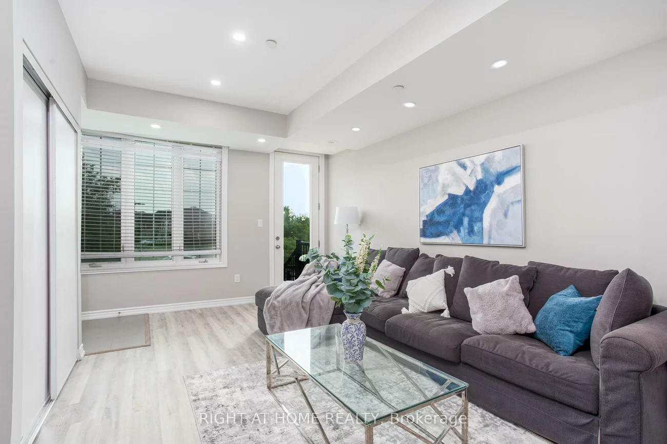 2199, Lillykin, 1015 - RO River Oaks, Oakville