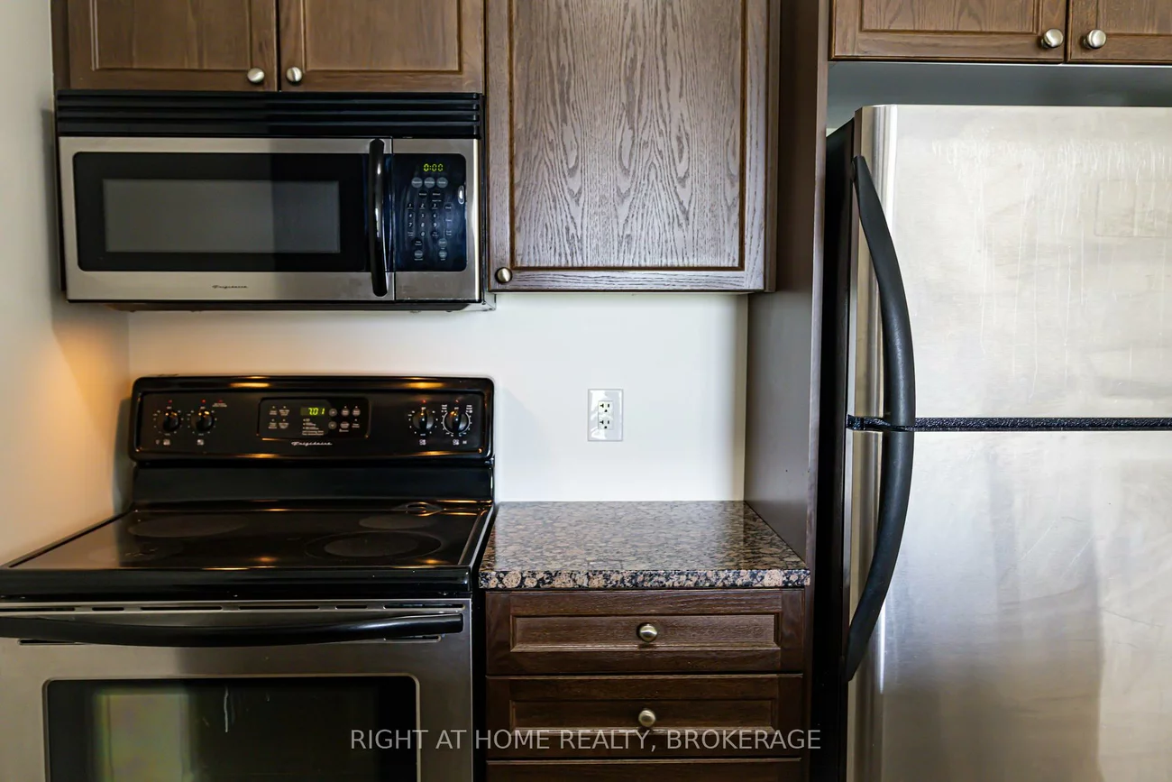 2391, Central Park, 1015 - RO River Oaks, Oakville