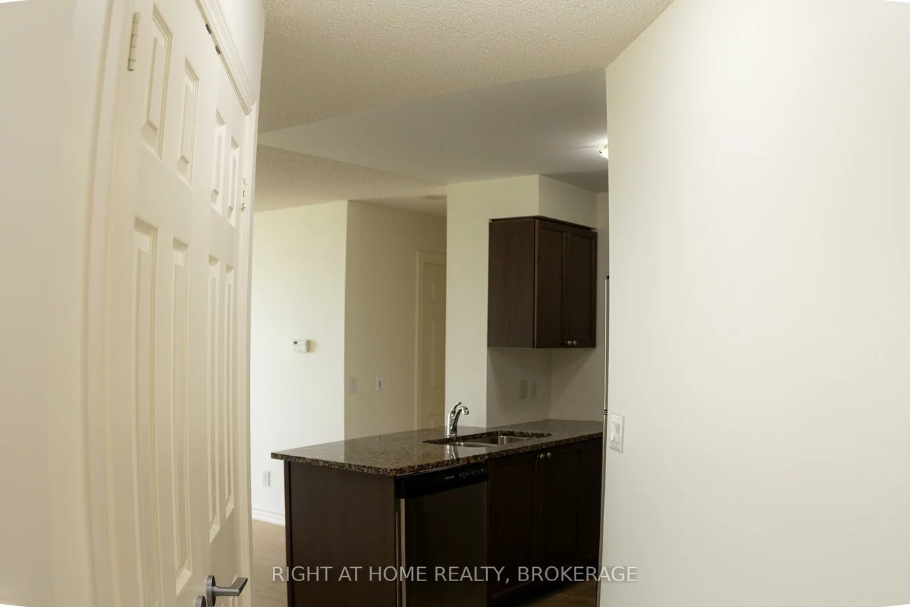 2391, Central Park, 1015 - RO River Oaks, Oakville