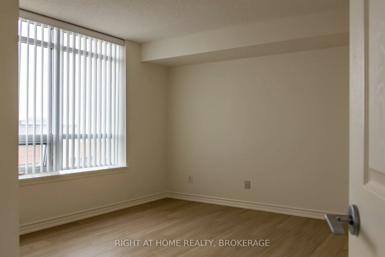 2391, Central Park, 1015 - RO River Oaks, Oakville