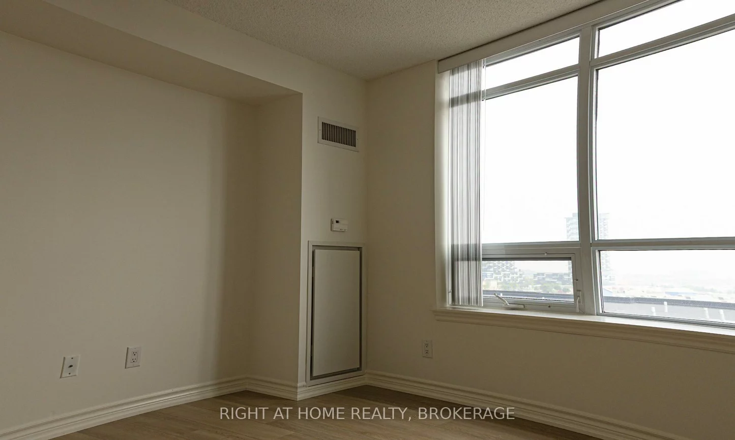 2391, Central Park, 1015 - RO River Oaks, Oakville