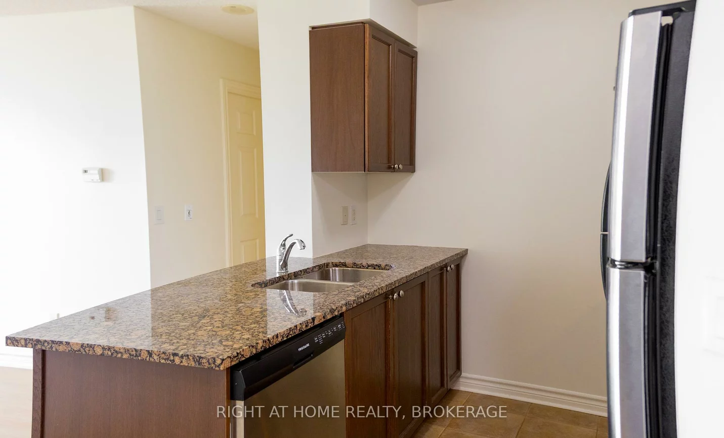 2391, Central Park, 1015 - RO River Oaks, Oakville