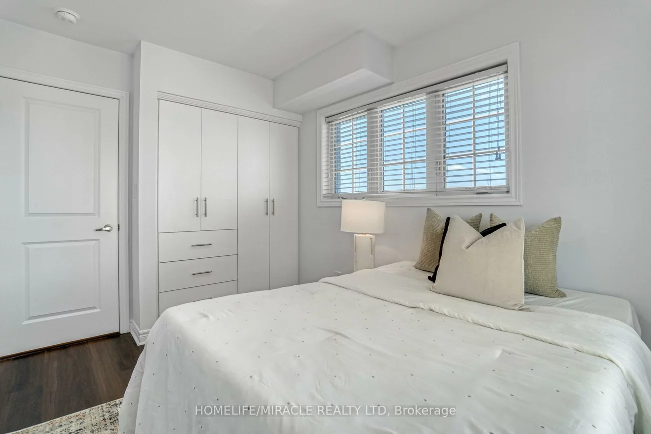 2199, Lillykin, 1015 - RO River Oaks, Oakville