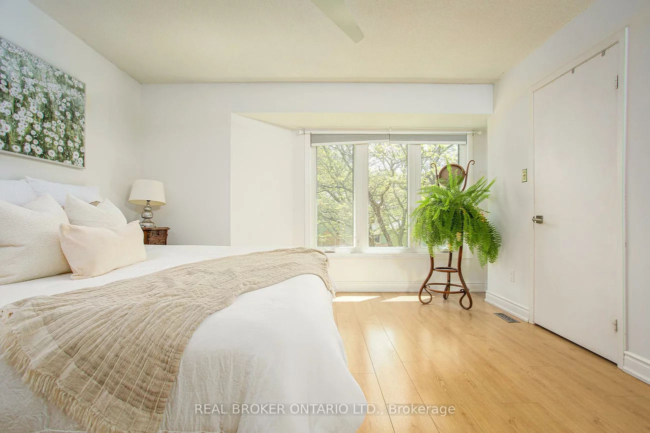 1135, McCraney, 1003 - CP College Park, Oakville