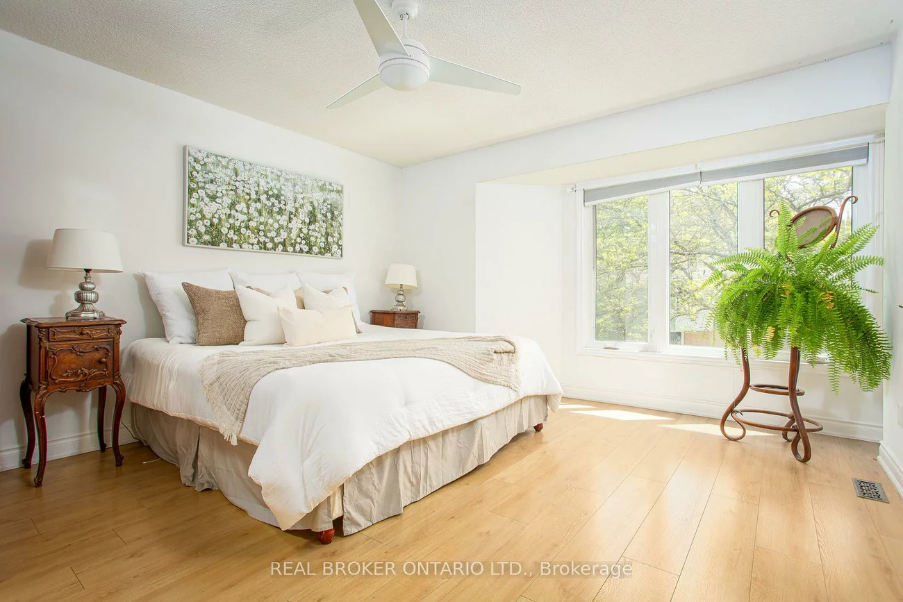 1135, McCraney, 1003 - CP College Park, Oakville