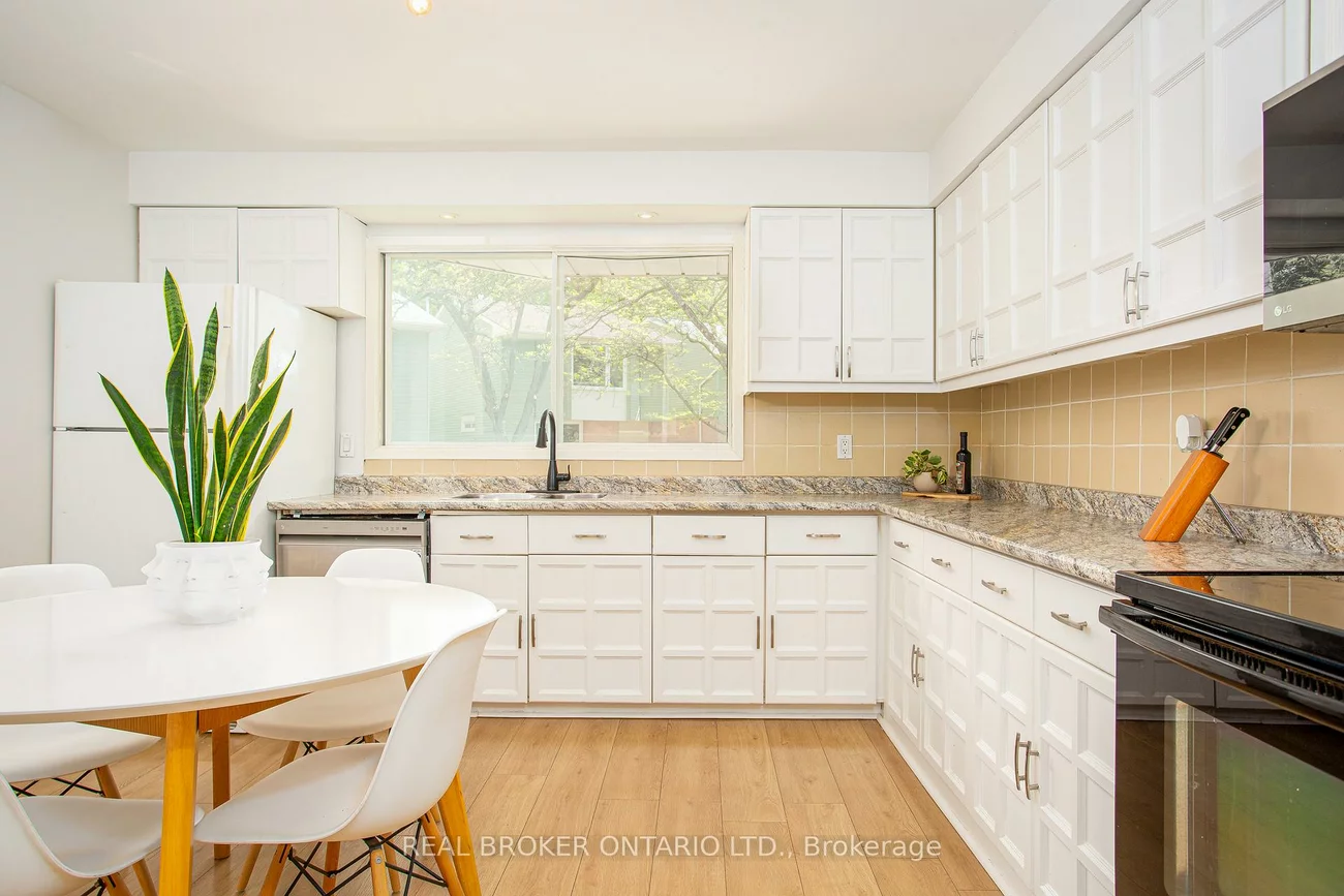 1135, McCraney, 1003 - CP College Park, Oakville