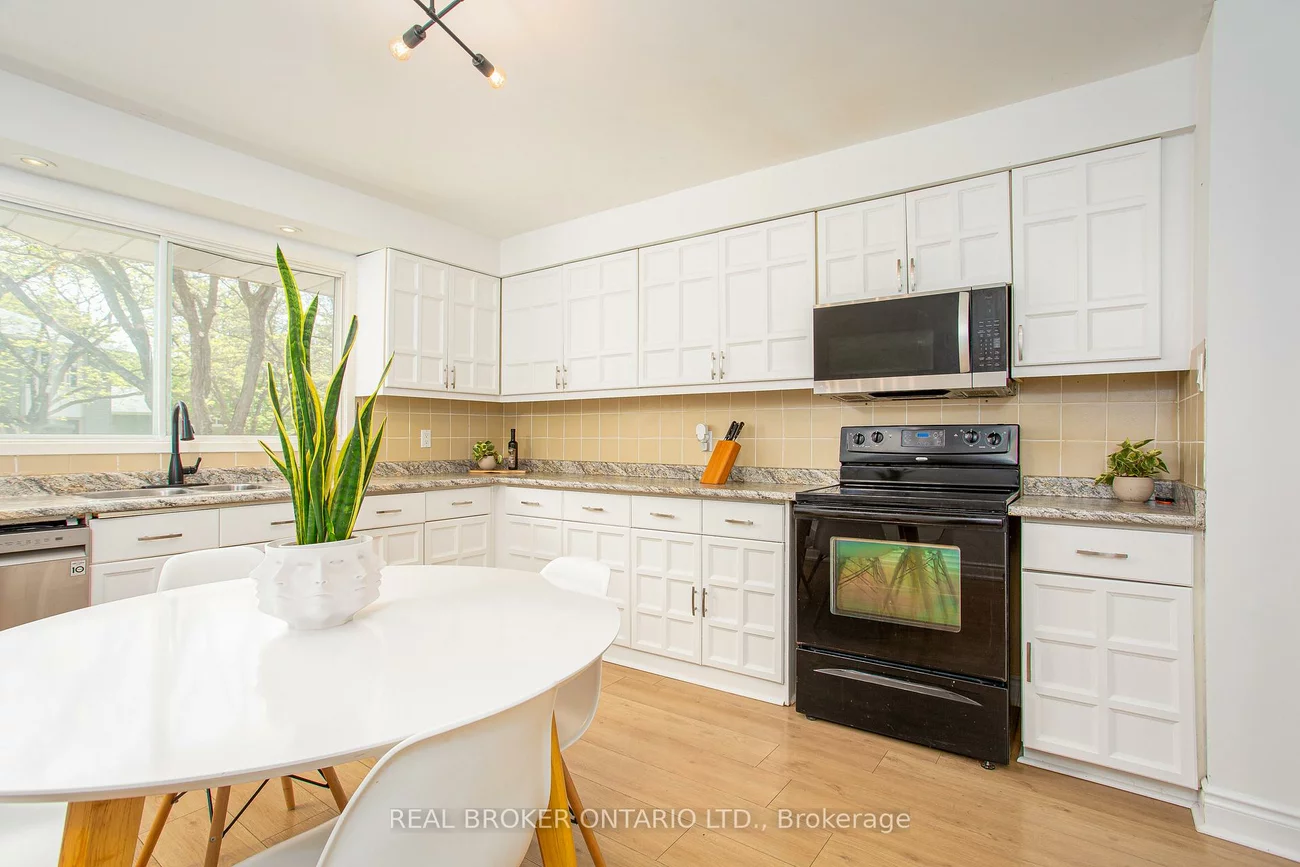1135, McCraney, 1003 - CP College Park, Oakville