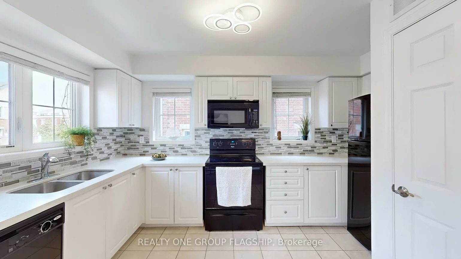 2557, Sixth, 1015 - RO River Oaks, Oakville