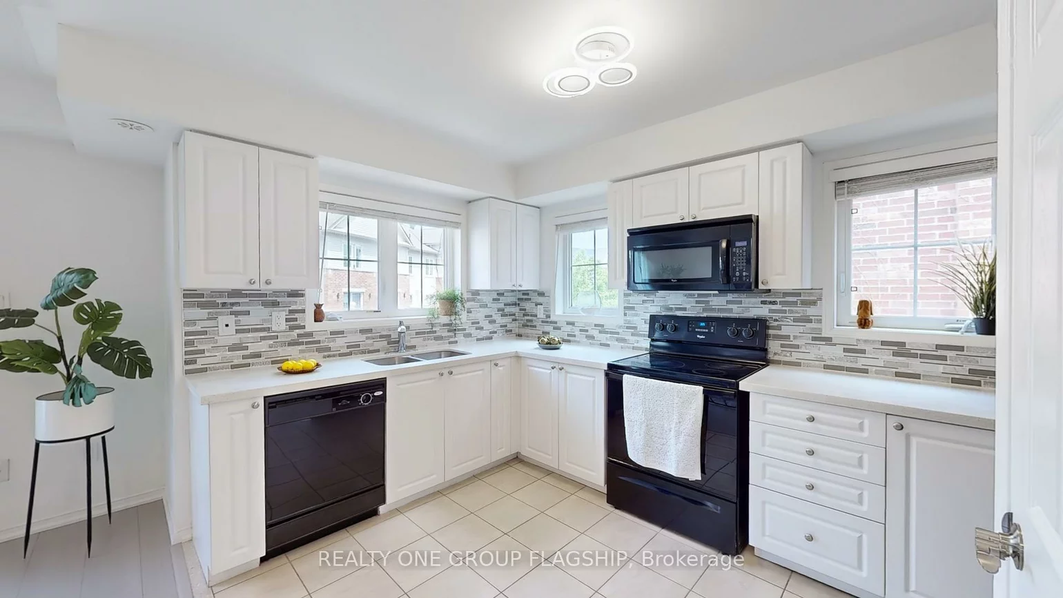 2557, Sixth, 1015 - RO River Oaks, Oakville