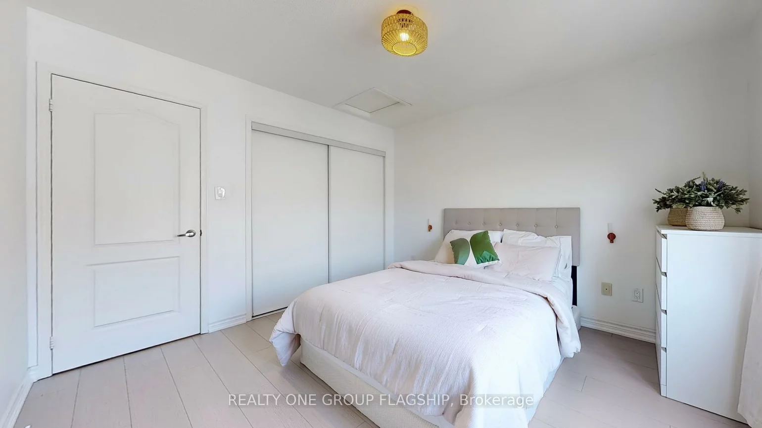 2557, Sixth, 1015 - RO River Oaks, Oakville