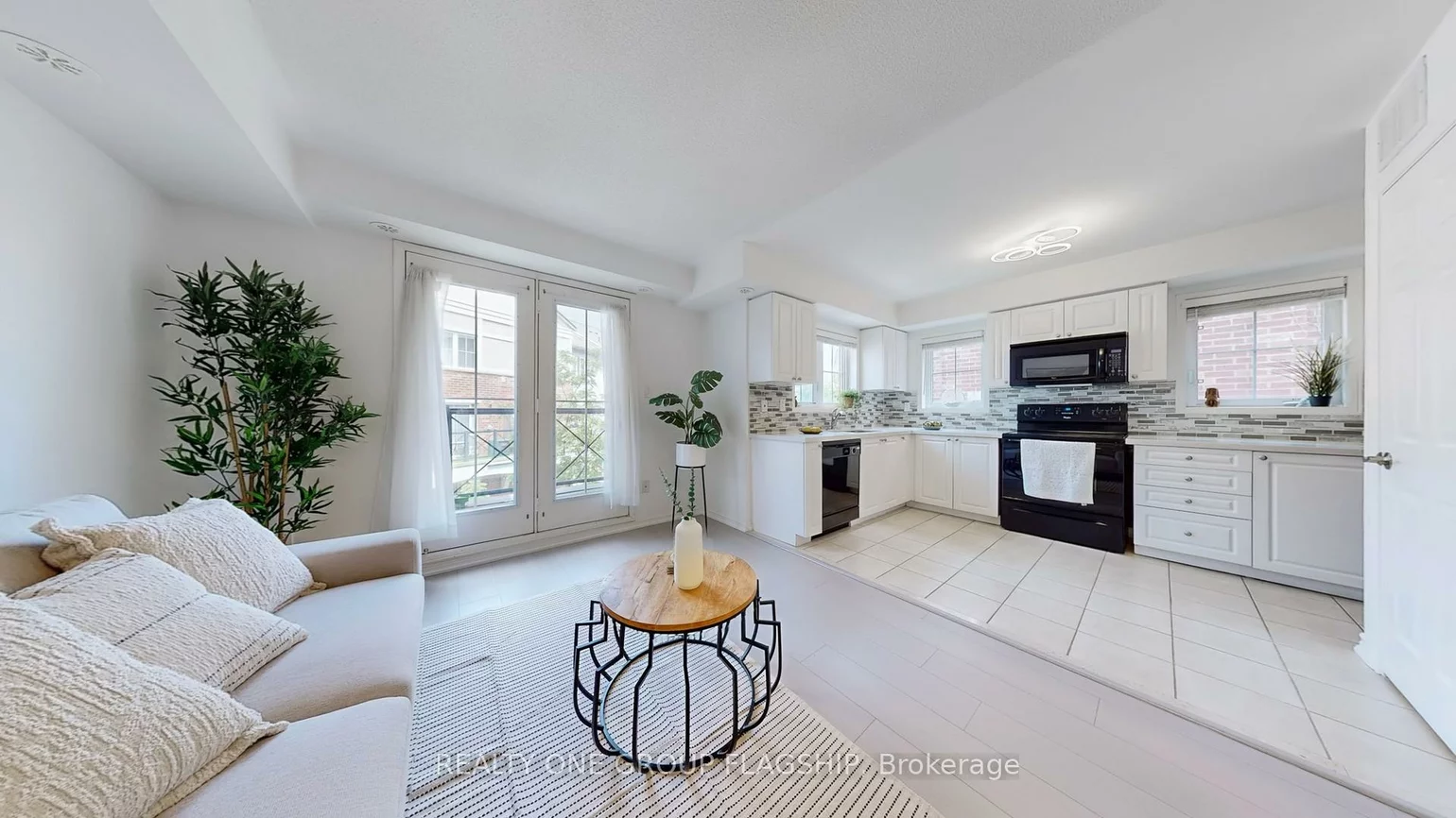 2557, Sixth, 1015 - RO River Oaks, Oakville
