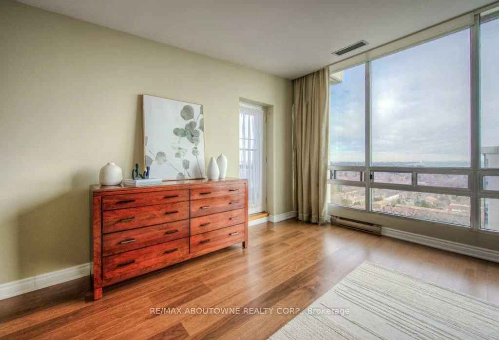 2180, Marine, 1001 - BR Bronte, Oakville