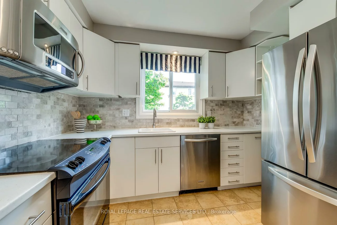 1444, Sixth, 1003 - CP College Park, Oakville