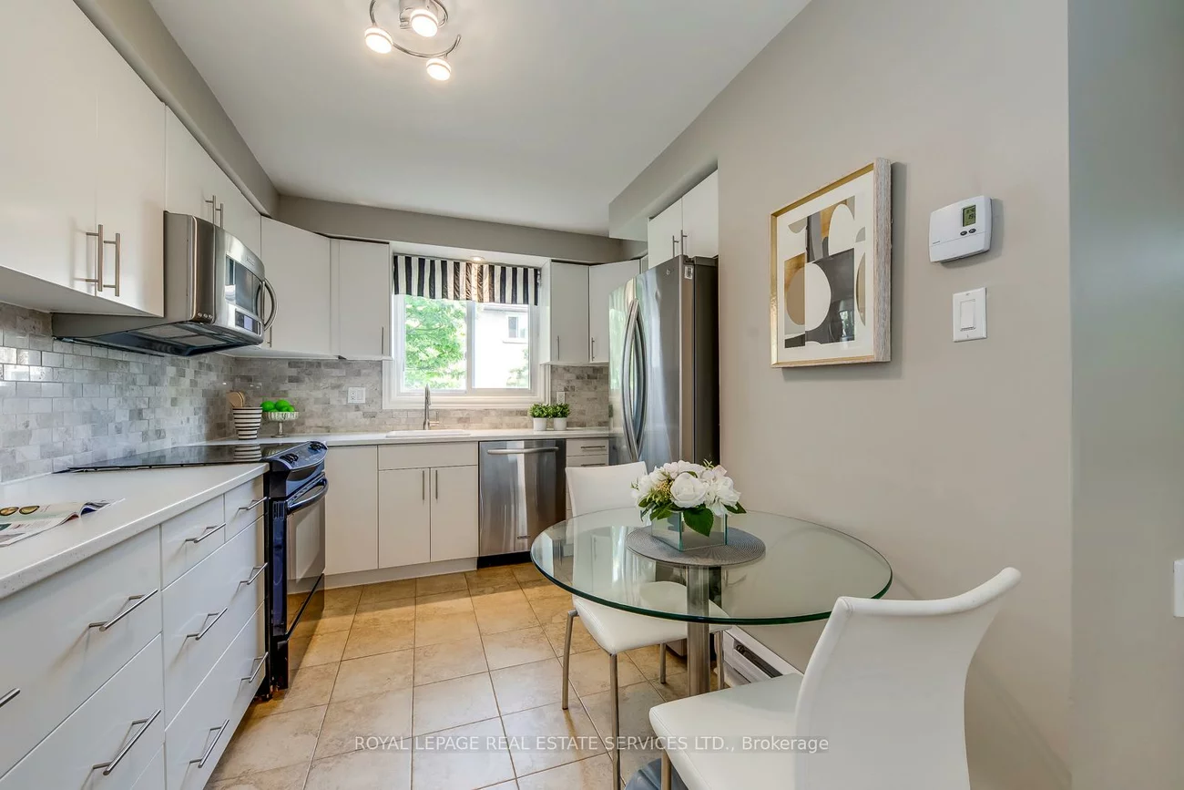 1444, Sixth, 1003 - CP College Park, Oakville