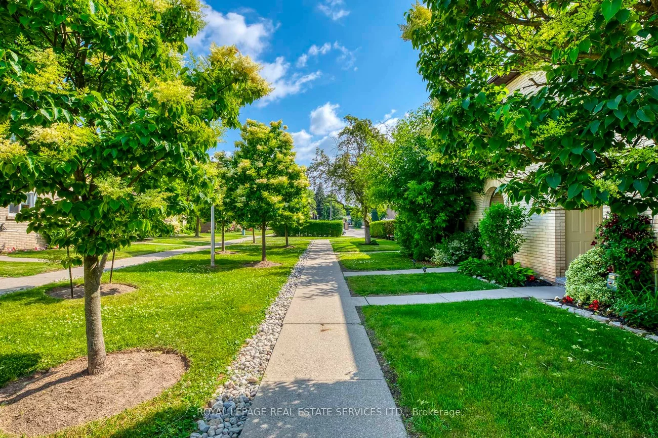 1444, Sixth, 1003 - CP College Park, Oakville