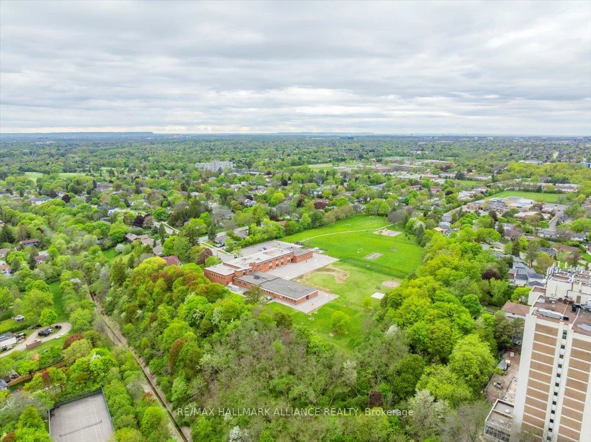 1071, QUEENS, 1003 - CP College Park, Oakville