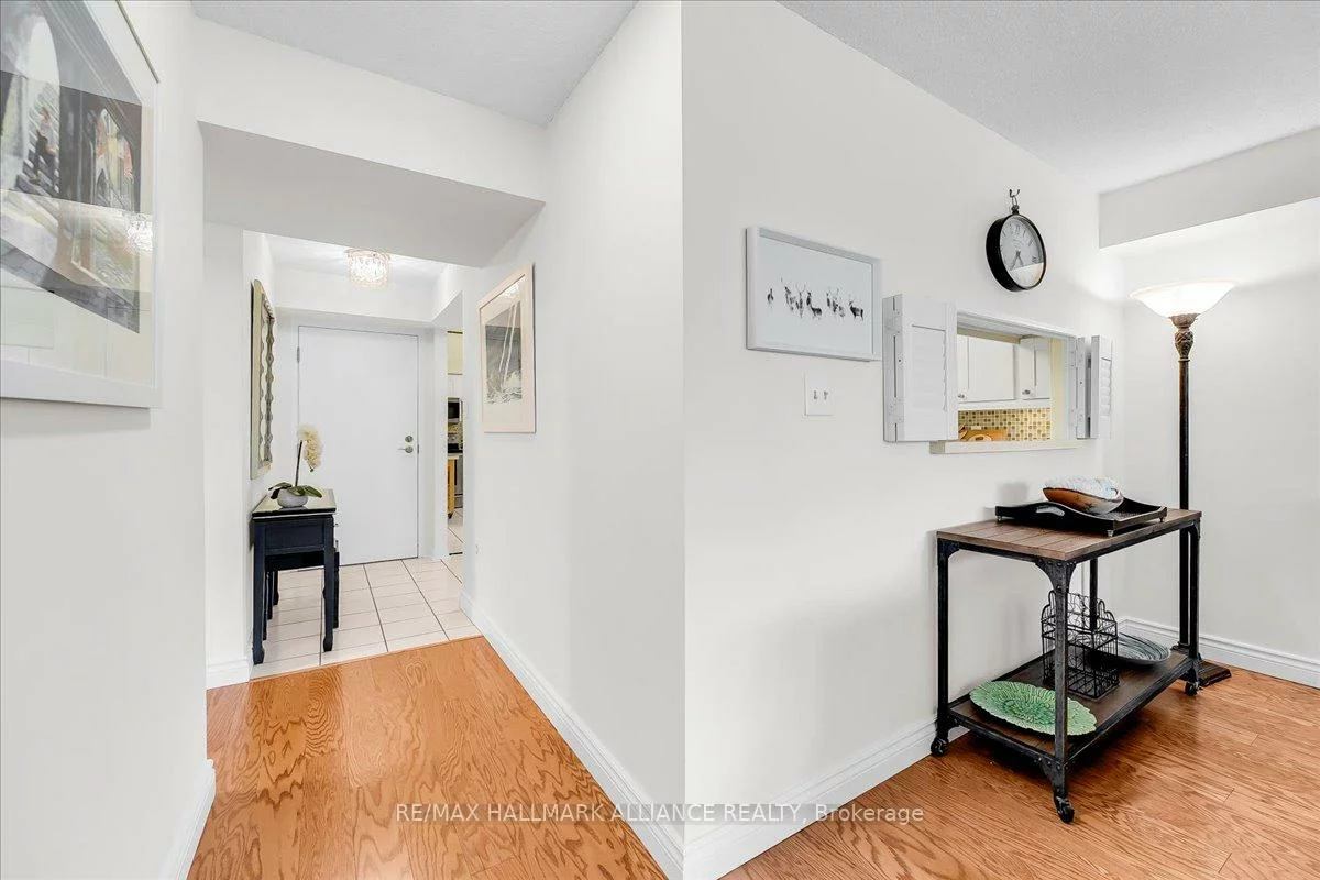 1071, QUEENS, 1003 - CP College Park, Oakville