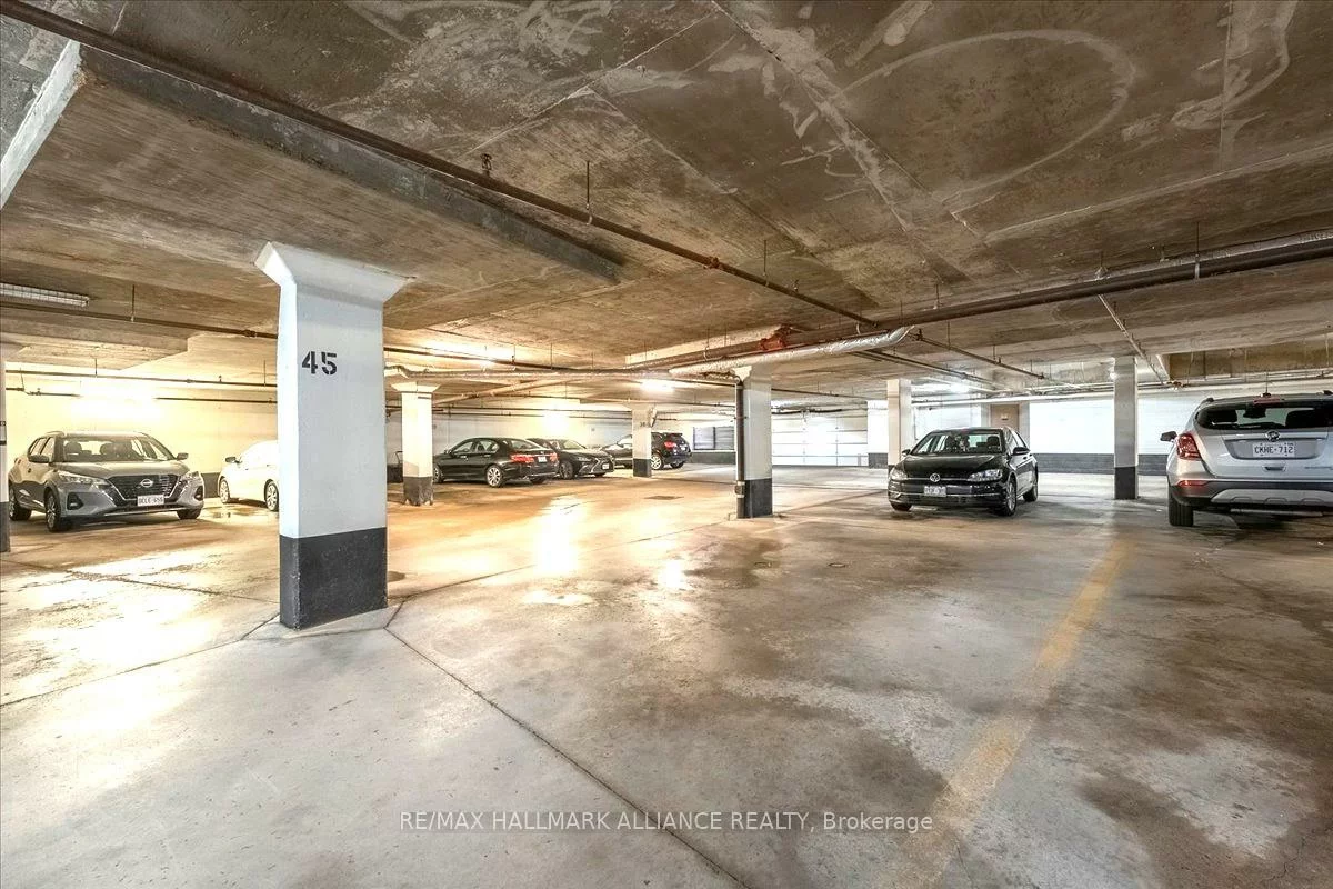 1071, QUEENS, 1003 - CP College Park, Oakville
