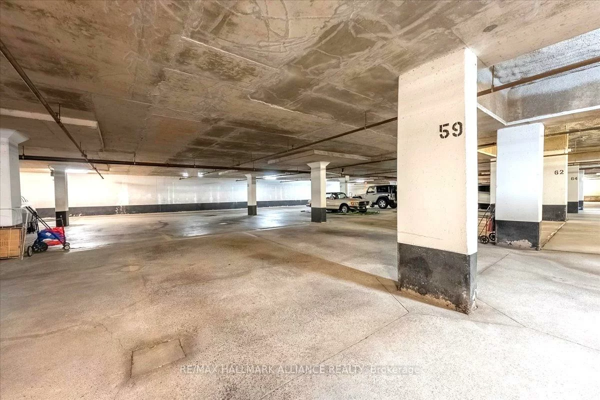 1071, QUEENS, 1003 - CP College Park, Oakville
