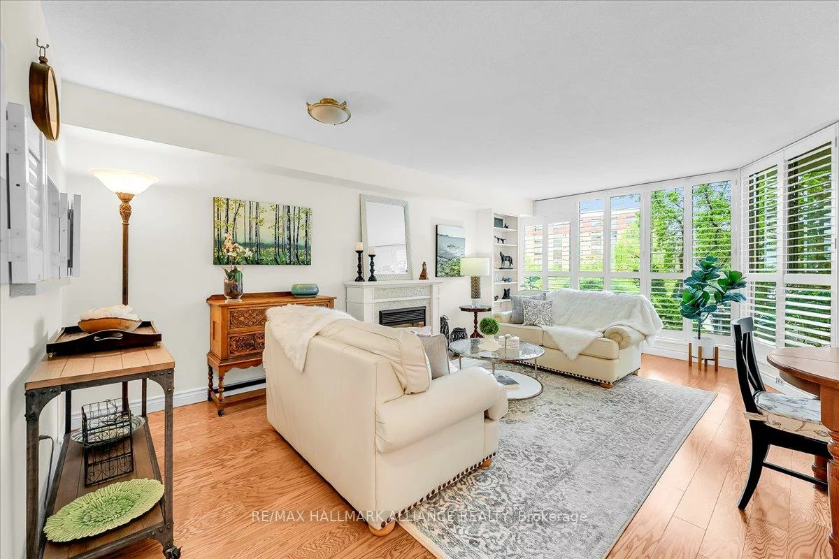 1071, QUEENS, 1003 - CP College Park, Oakville
