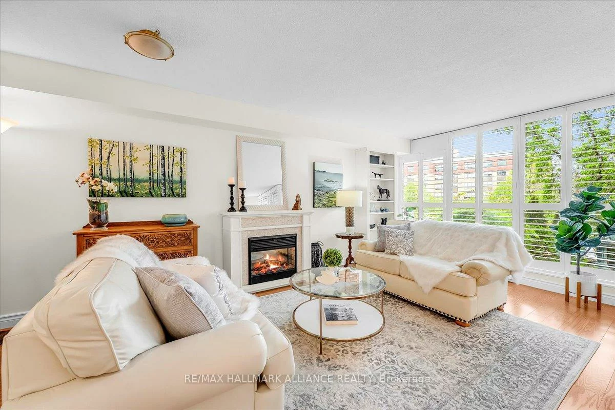 1071, QUEENS, 1003 - CP College Park, Oakville