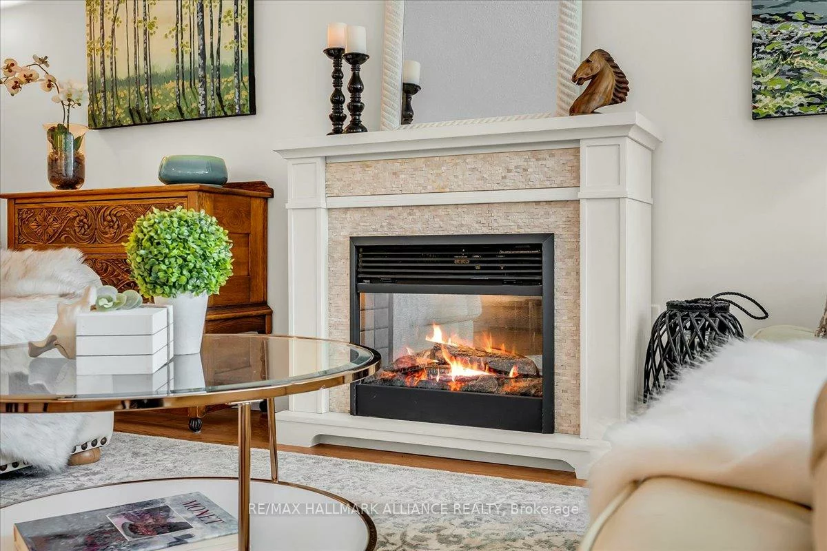 1071, QUEENS, 1003 - CP College Park, Oakville