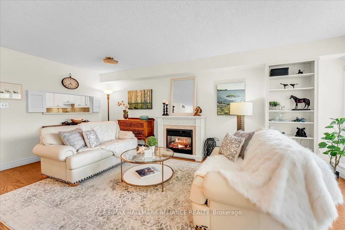 1071, QUEENS, 1003 - CP College Park, Oakville