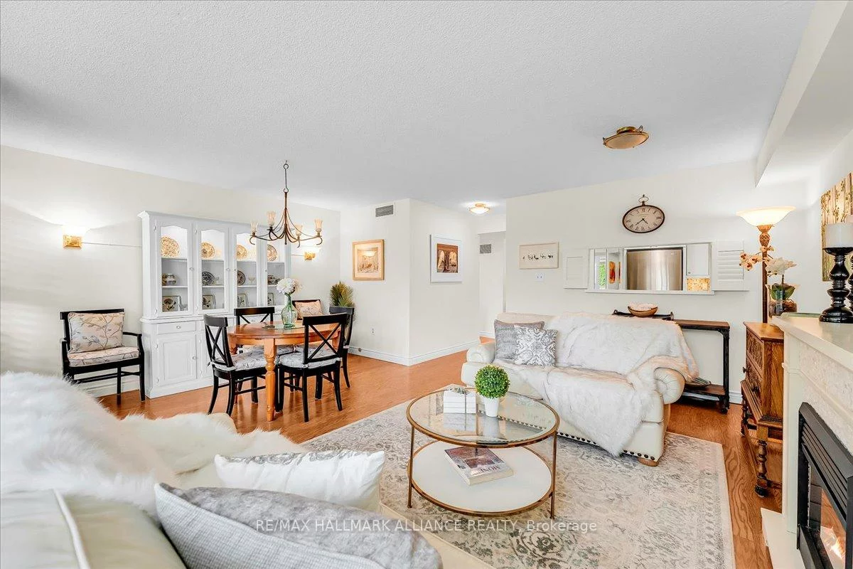 1071, QUEENS, 1003 - CP College Park, Oakville