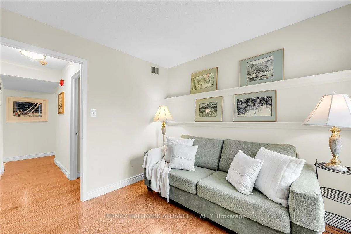 1071, QUEENS, 1003 - CP College Park, Oakville