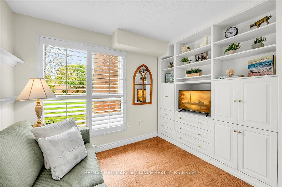 1071, QUEENS, 1003 - CP College Park, Oakville