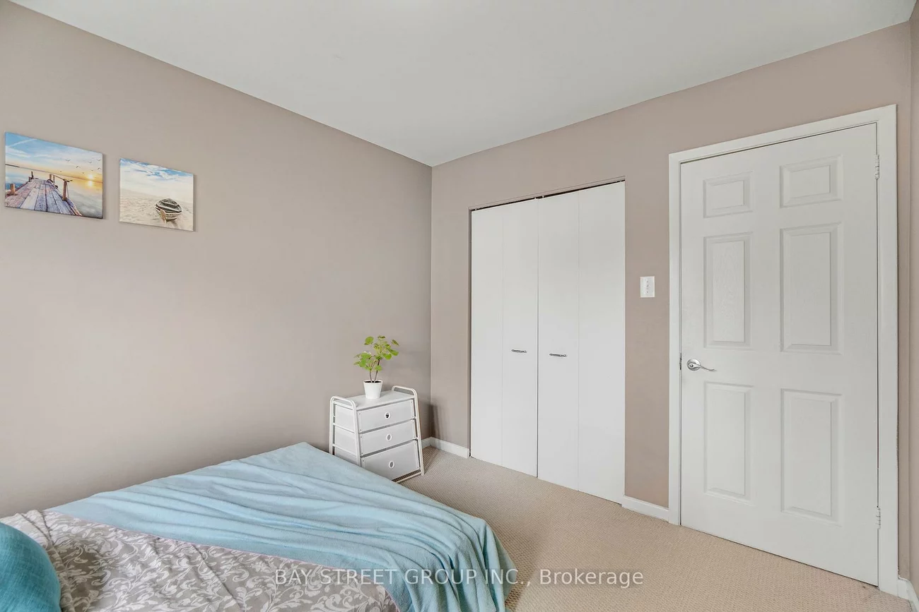 41, Nadia, 1003 - CP College Park, Oakville