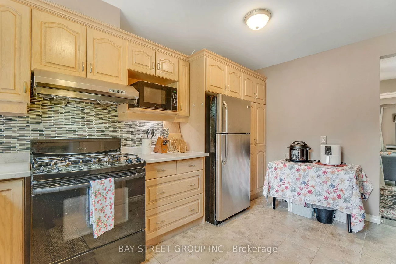 41, Nadia, 1003 - CP College Park, Oakville