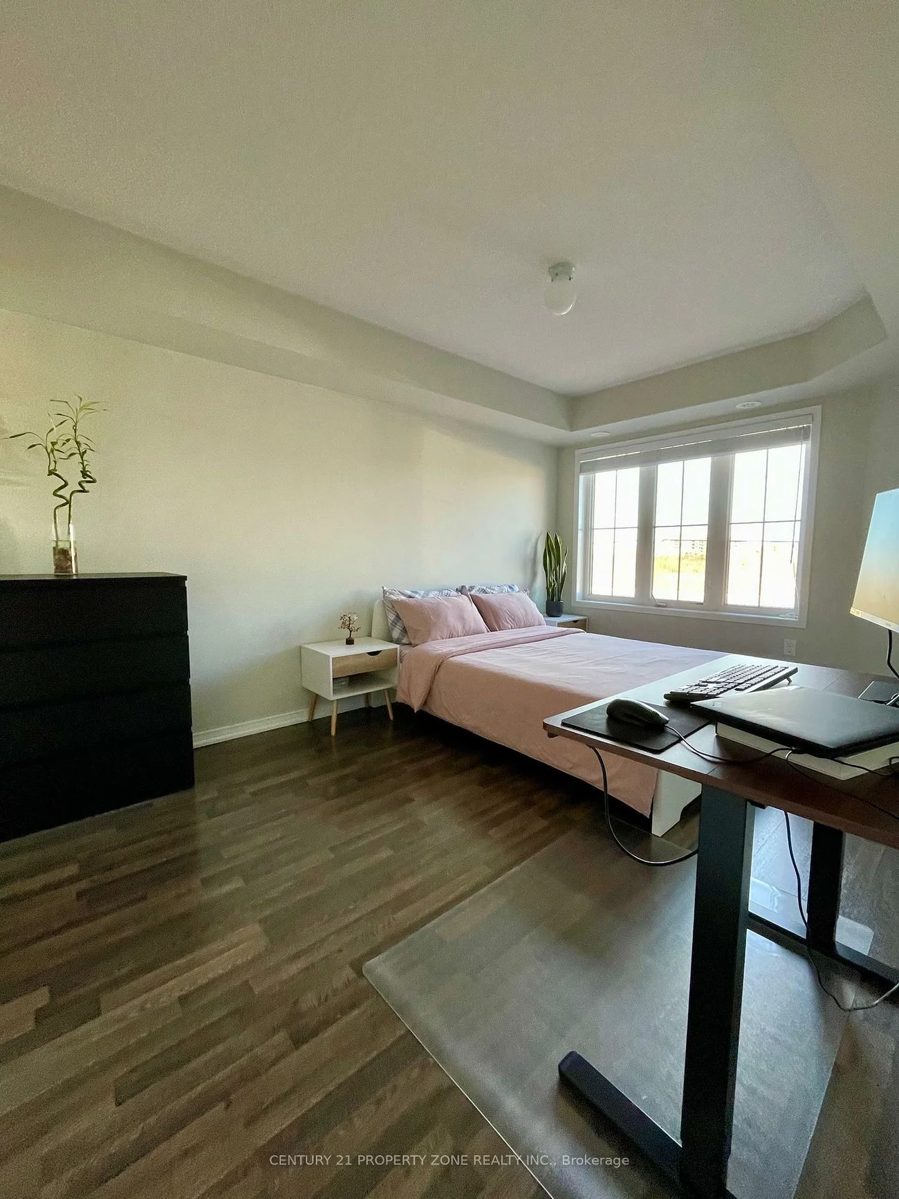 2500, Post, 1015 - RO River Oaks, Oakville