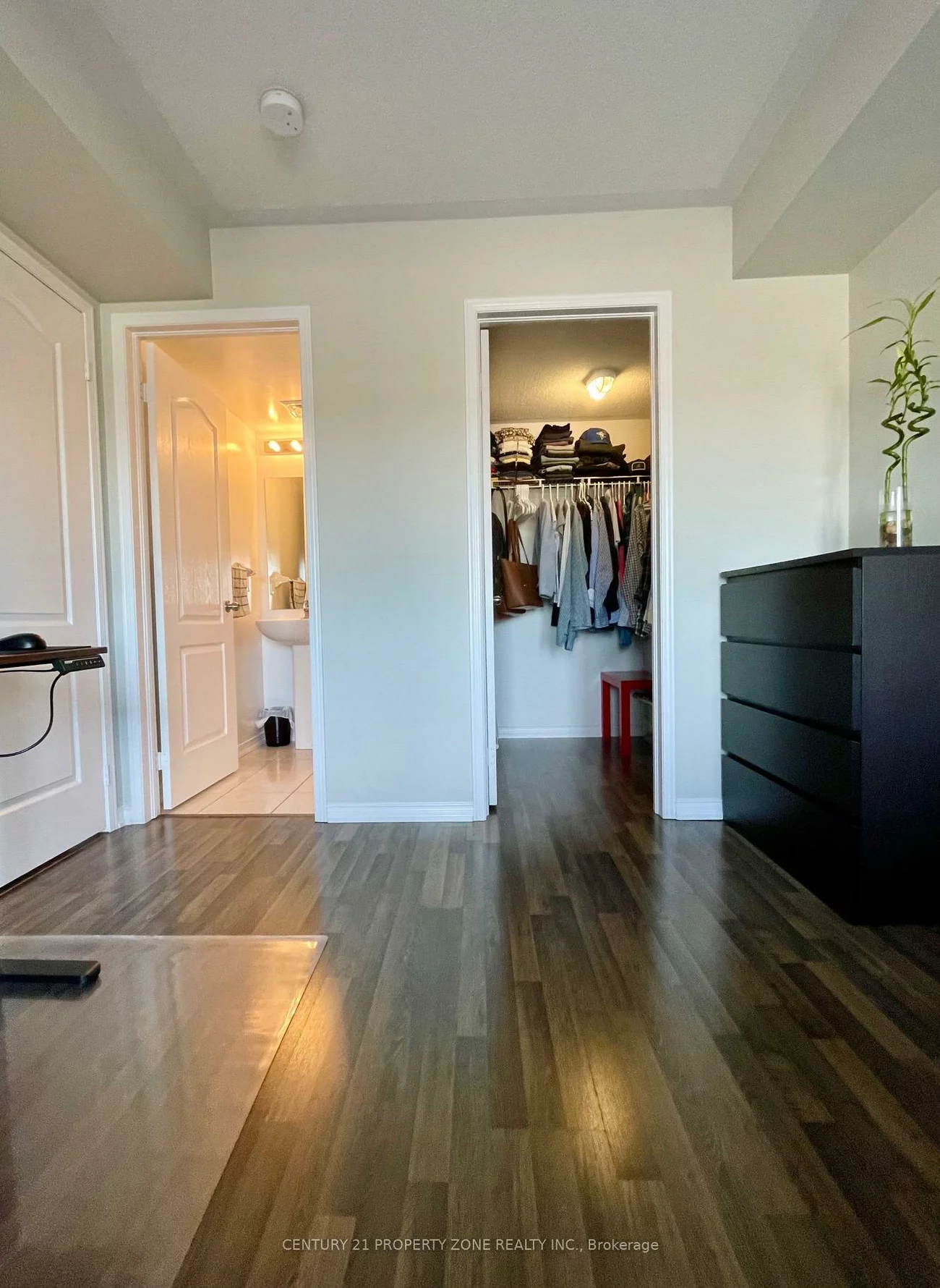 2500, Post, 1015 - RO River Oaks, Oakville