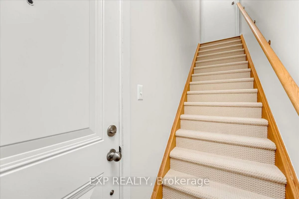 2468, Post, 1015 - RO River Oaks, Oakville