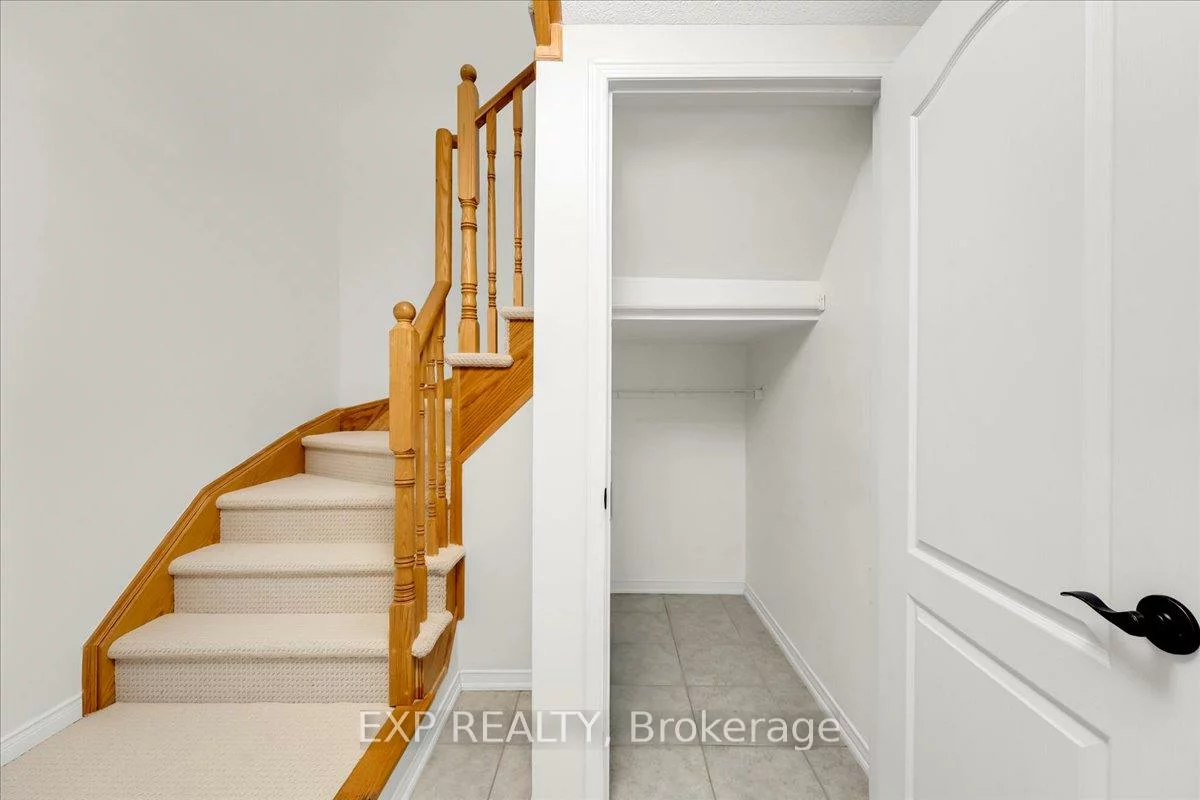 2468, Post, 1015 - RO River Oaks, Oakville