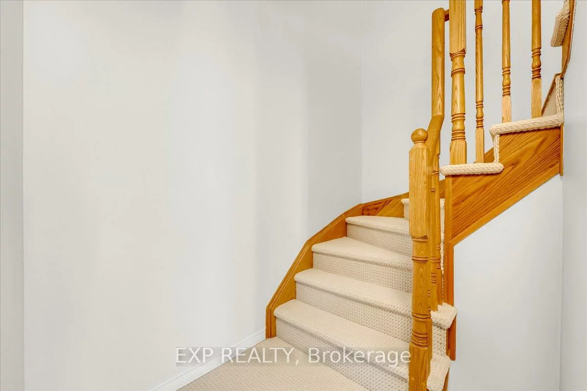 2468, Post, 1015 - RO River Oaks, Oakville