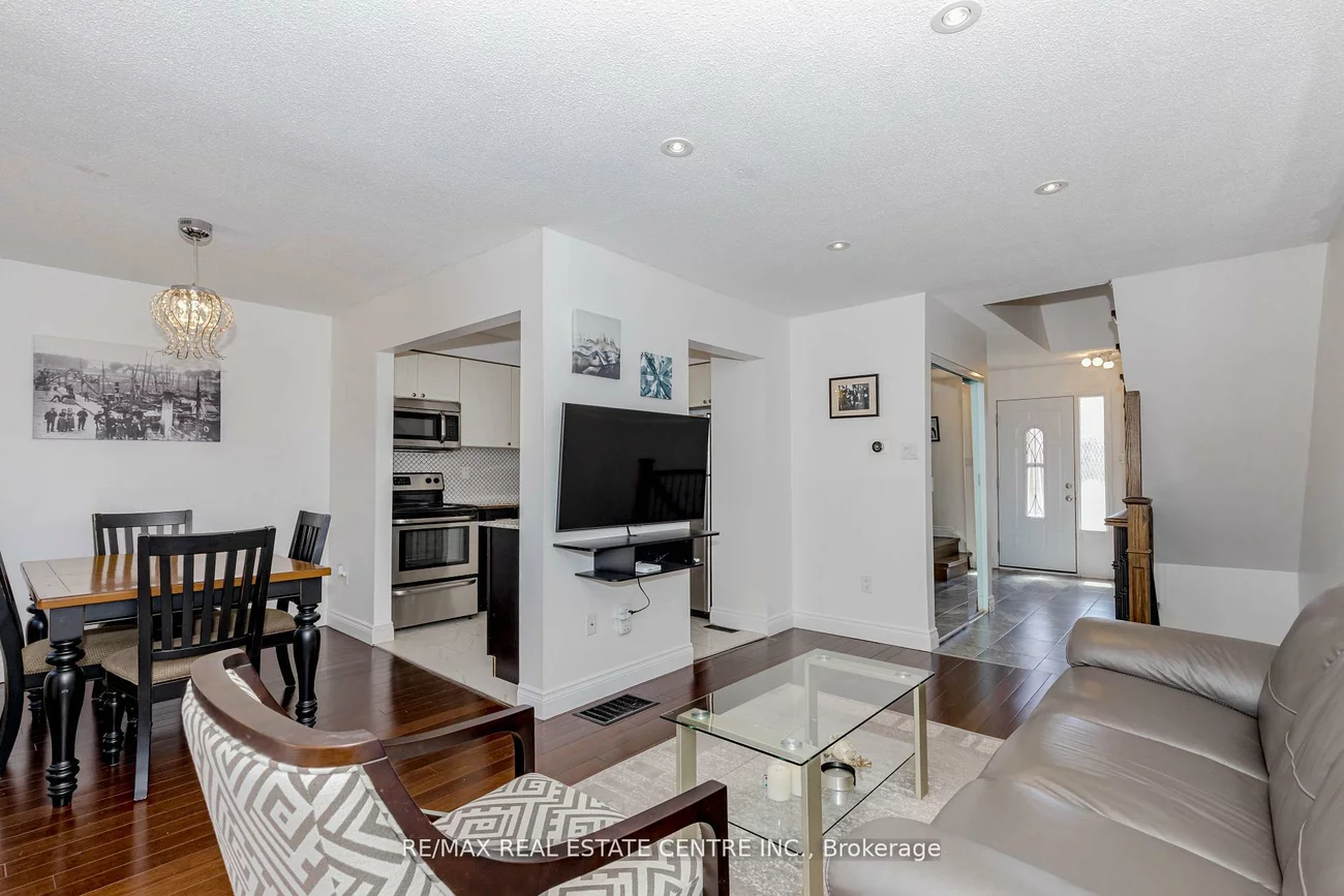 1526, Lancaster, 1005 - FA Falgarwood, Oakville