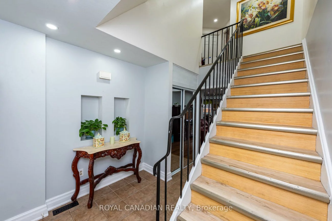 1538, Lancaster, 1005 - FA Falgarwood, Oakville