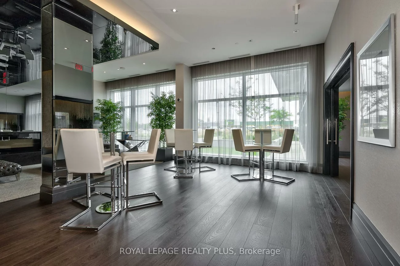 65, Speers, 1014 - QE Queen Elizabeth, Oakville