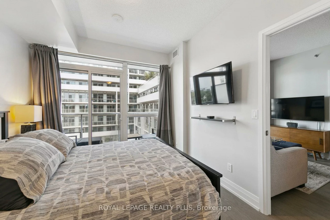 65, Speers, 1014 - QE Queen Elizabeth, Oakville