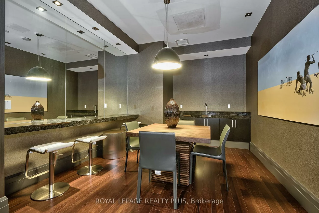 65, Speers, 1014 - QE Queen Elizabeth, Oakville